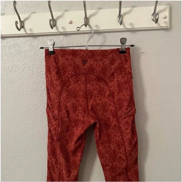 Athleta Ultimate Stash Pocket Snake 7/8 Tight - Picture 6 of 8